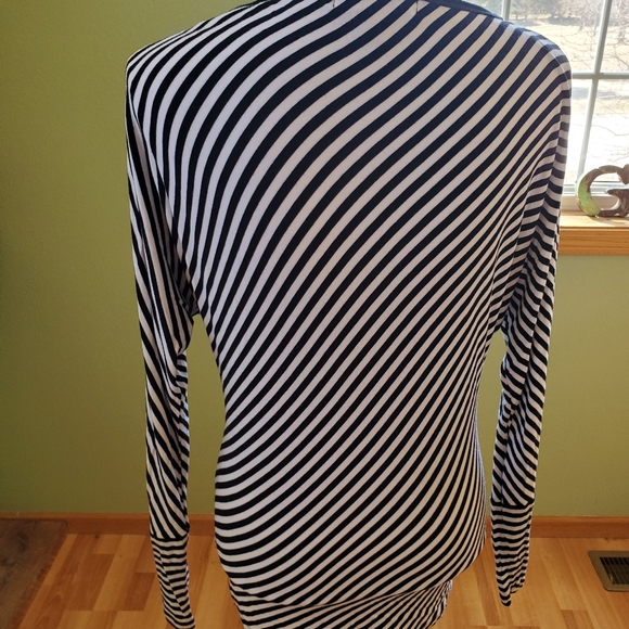 Michael Kors xs. Black and white long sleeve shirt - Picture 3 of 6